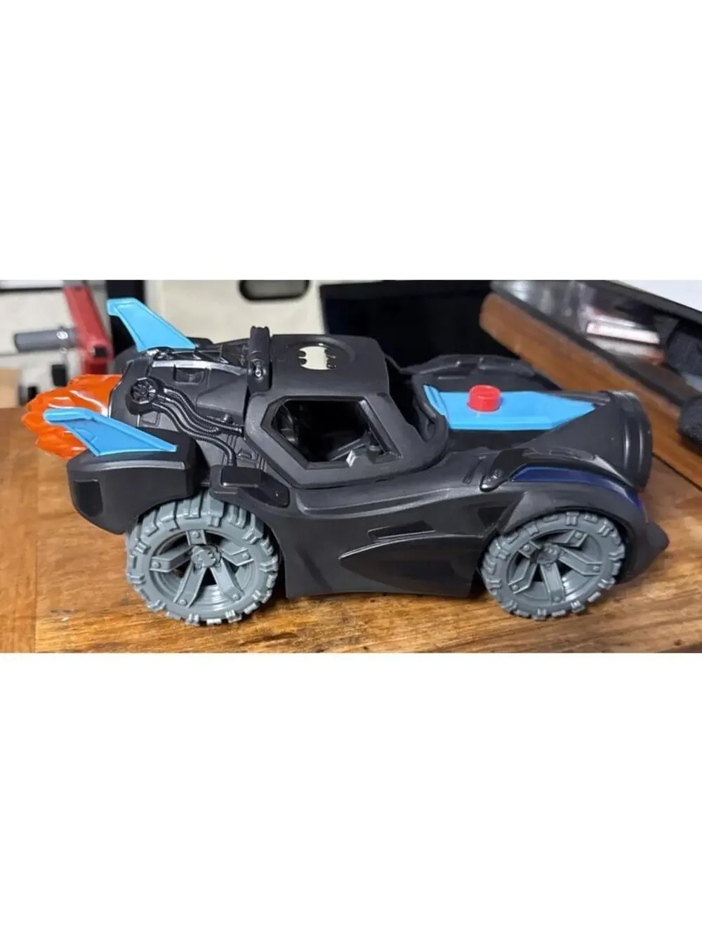 *Batmobile Rare Model England / United Kingdom - Lighted, Sound - Solid Toy Car